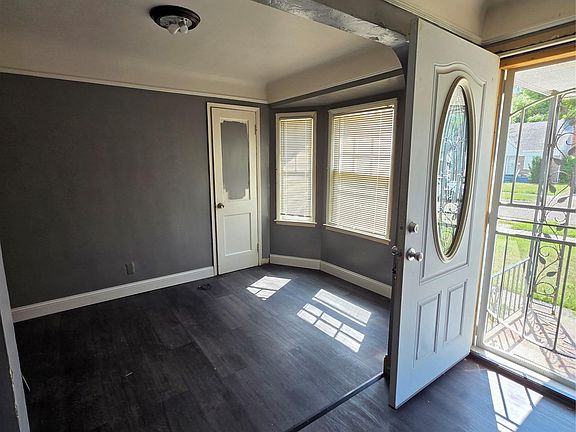 3rd image of 16219 Fairmount Dr