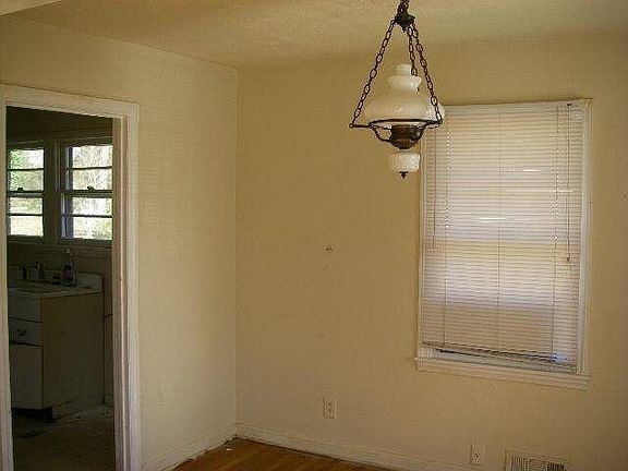 3rd image of 545 Kennesaw Dr SE