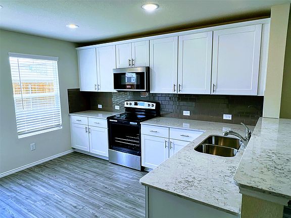 4th image of 1315 Panorama Dr