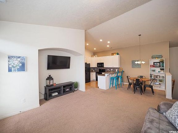 3rd image of 6324 W Traveler Ln S