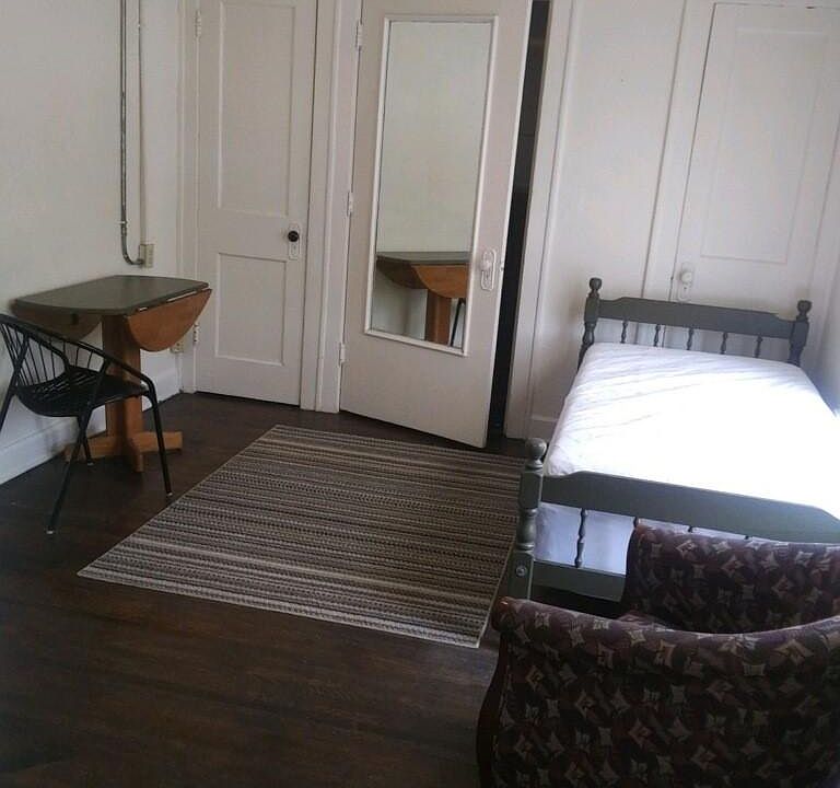 2nd image of 221 E 9th St