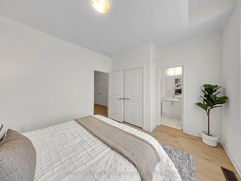 2215 Beckman Cres #UPPER — Photo 25