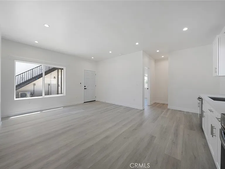 2423 S Myrtle Ave — Photo 15