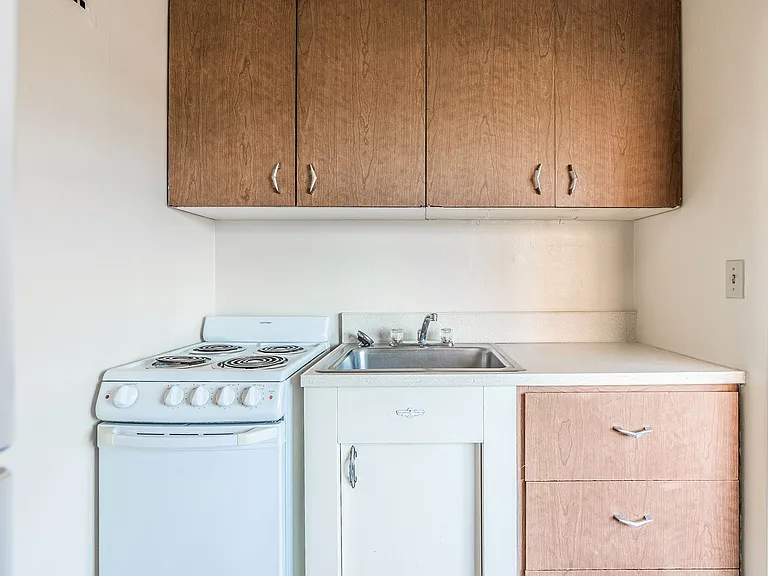 The Queensborough Apartments — Photo 27