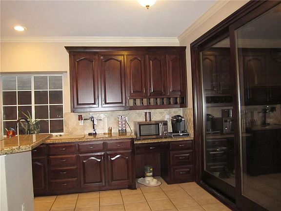 4th image of 3212 Peppertree Pl