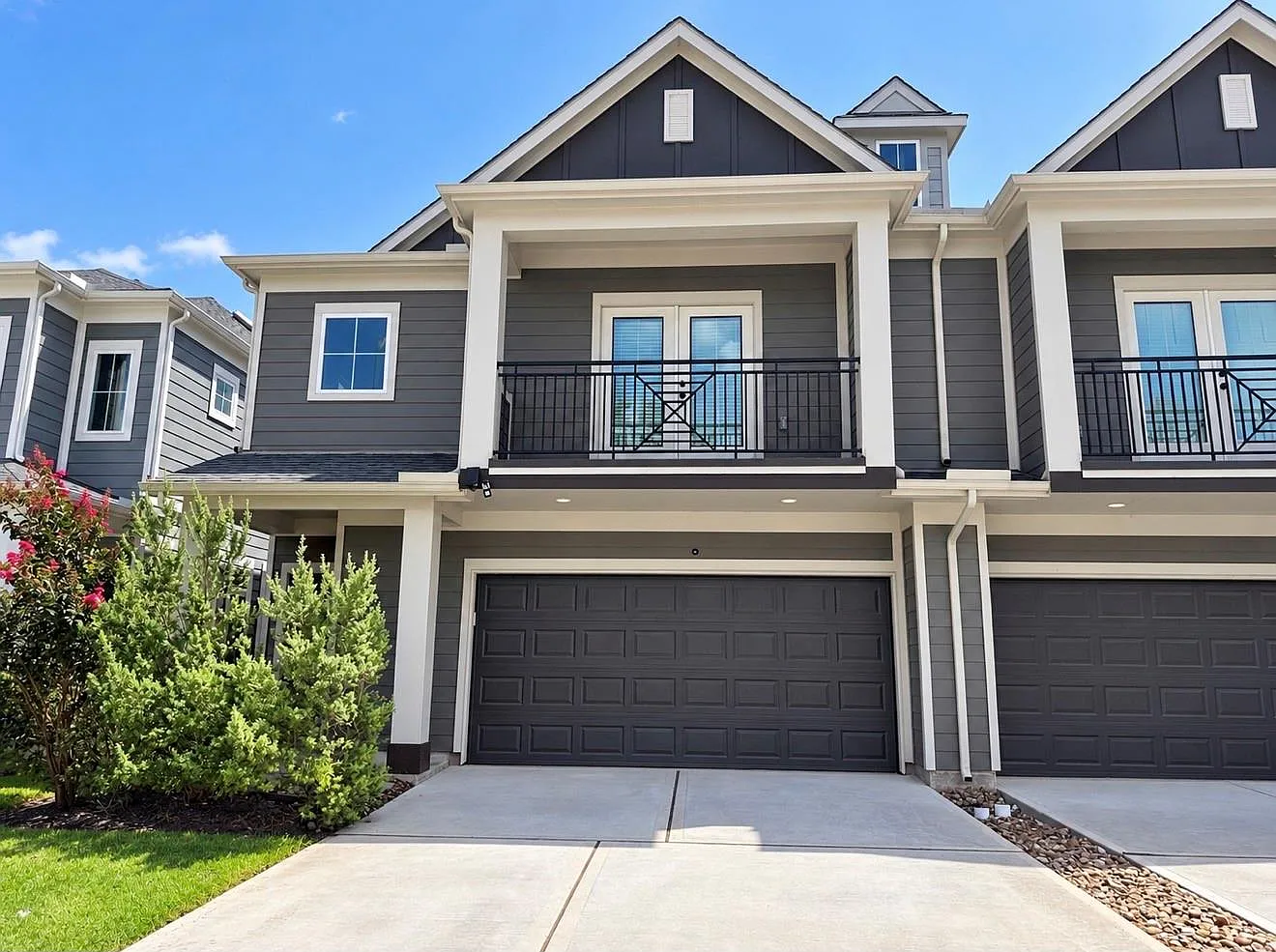 3 bed, 3.0 bath, 1912 sqft, $2,400 — Photo 1