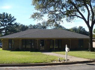 1725 Venetian Cir, Arlington, TX 76013