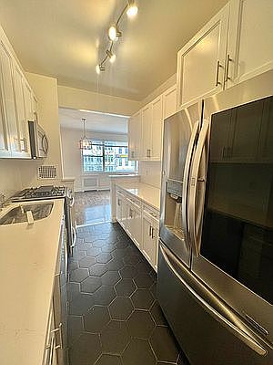 1st image of 170 E 83rd St APT 3P