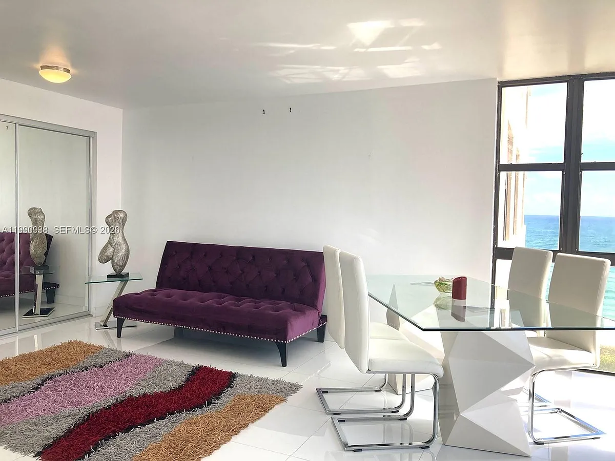 Building Photo - 2555 Collins Ave #1114