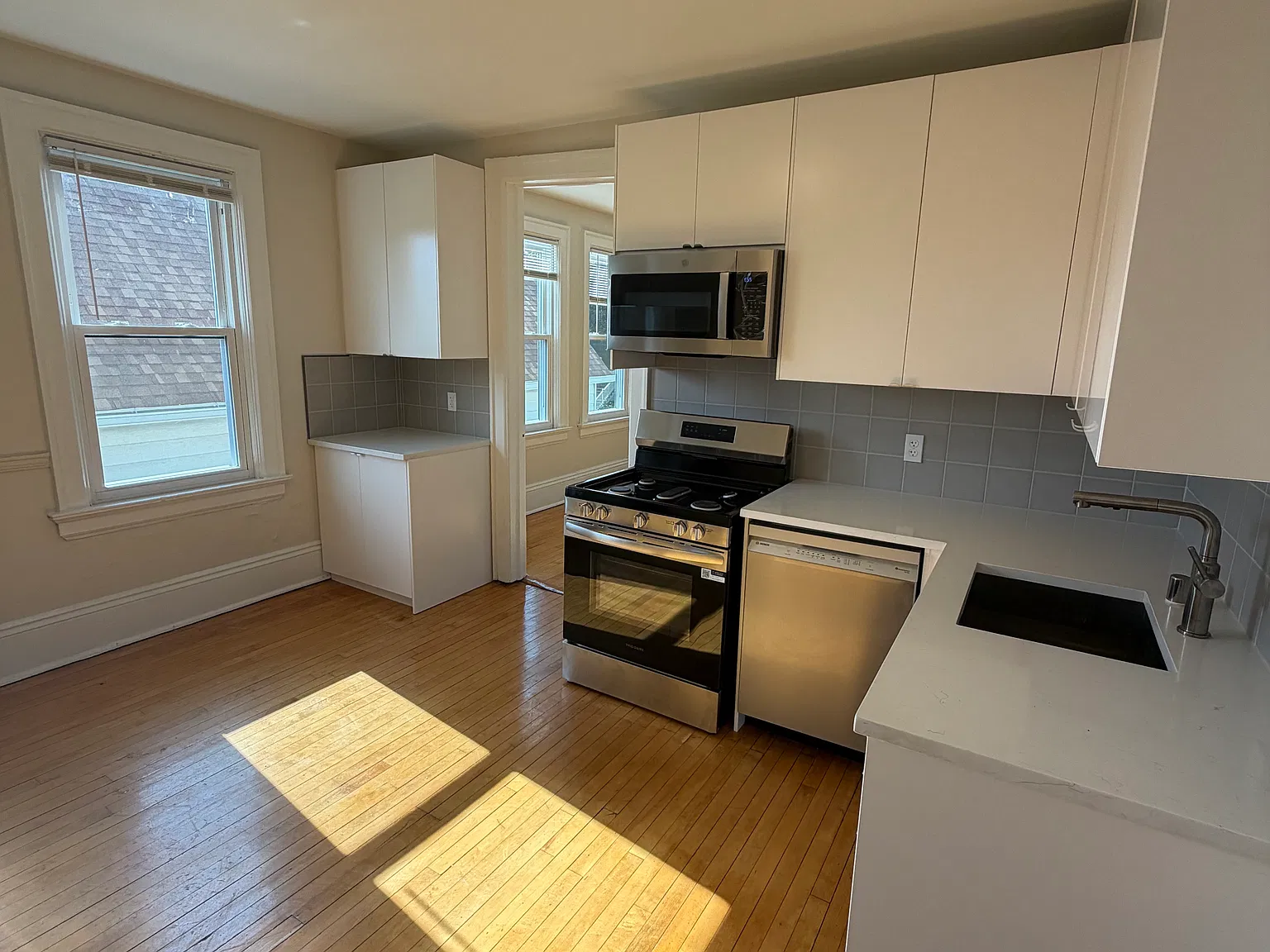 2 bed, 900 sqft, $1,345 — Photo 2