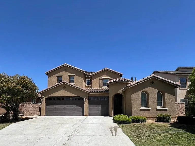 9714 Oporto Way — Photo 1