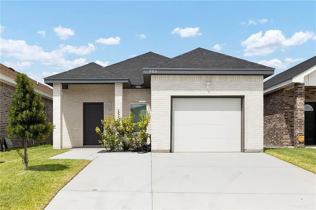 3 bed, 2.0 bath, 1302 sqft, $1,650 — Photo 3