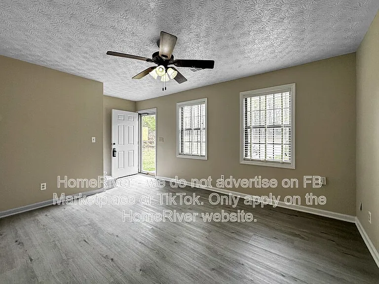 506 Oakwood Ct — Photo 4