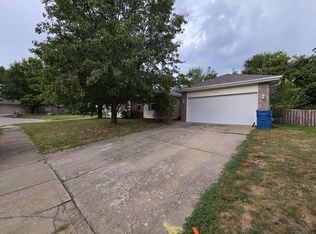 5317 S Hutchinson Ct, Battlefield, MO 65619