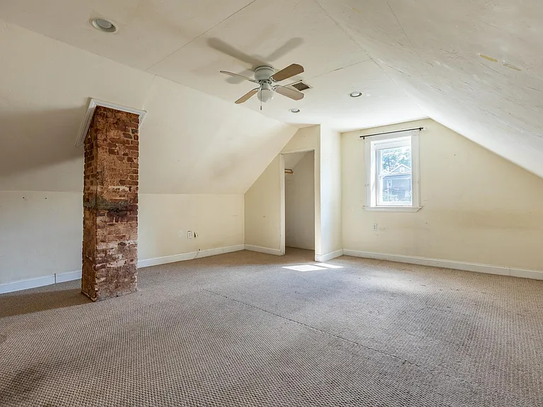 59-61 Hillside St #3L — Photo 9