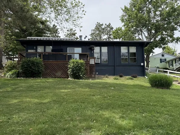 26 Lake Warren Dr, Monmouth, IL 61462