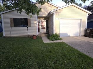47 Woodbine Dr, Crystal Lake, IL 60014