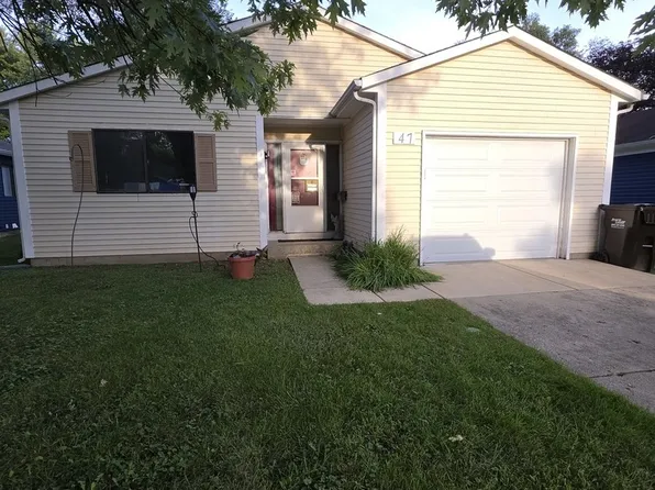 47 Woodbine Dr, Crystal Lake, IL 60014