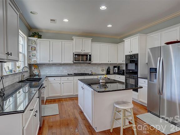 4th image of 15100 Durmast Ct