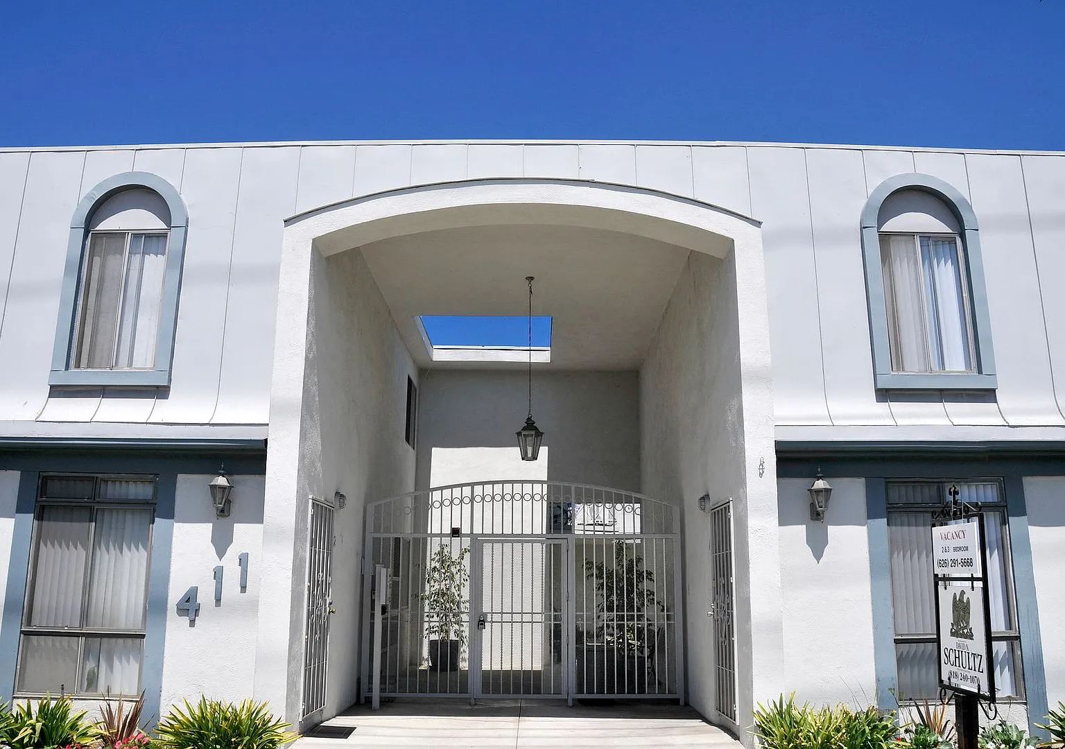 The Broadway Apartments — Photo 4