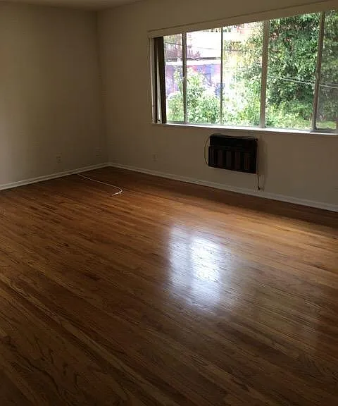 1479 N Havenhurst Dr #4 — Photo 9