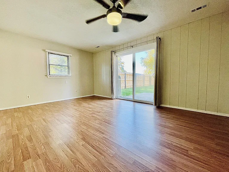 642 Lindemann Dr — Photo 14