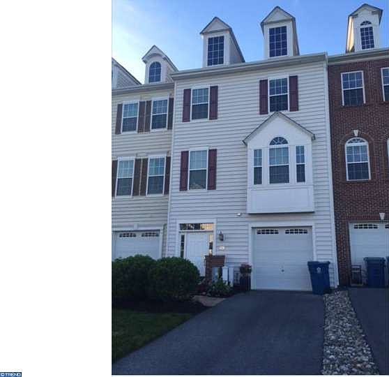 1st image of 829 Hubble Ave