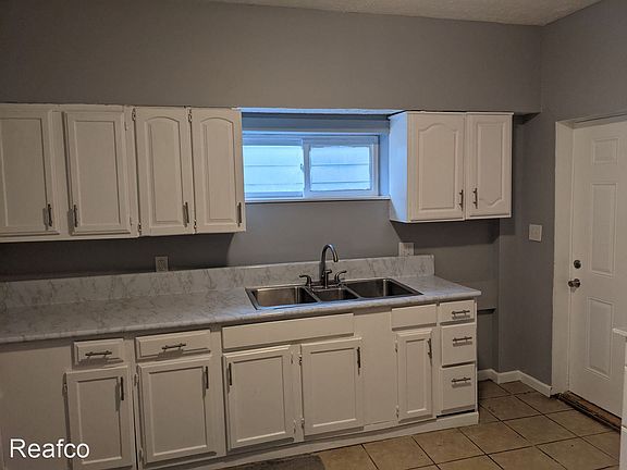 2nd image of 876 N Cassady Ave