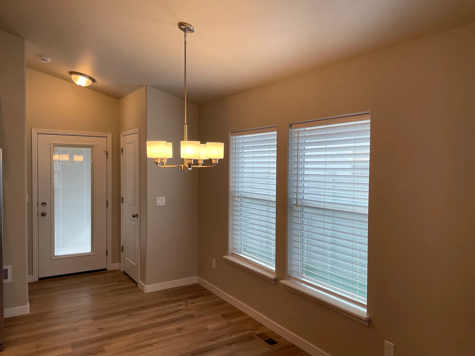 3 bed, 1230 sqft, $2,095 — Photo 4