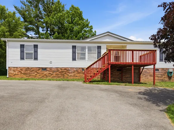 670 Liberty St, Christiansburg, VA 24073