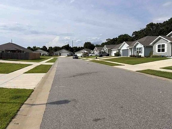Exterior Neighborhood (street photo)