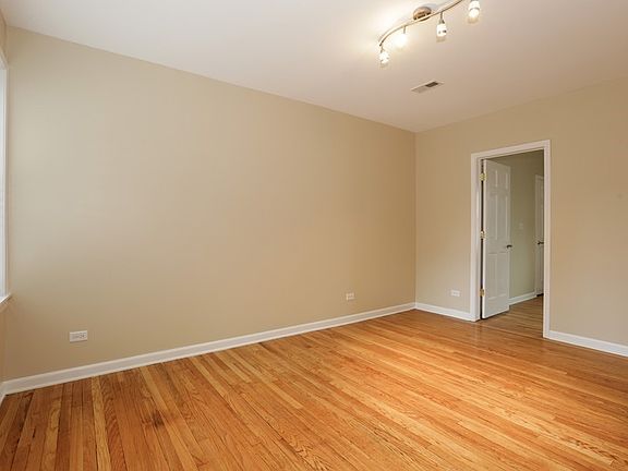 3rd image of 7318 N Honore St APT 204