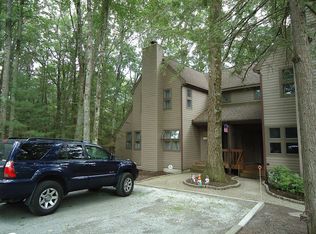 116 Saint Veronica Dr, Greentown, PA 18426