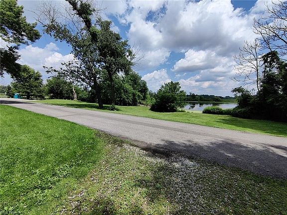 2nd image of 602 Cove Blvd