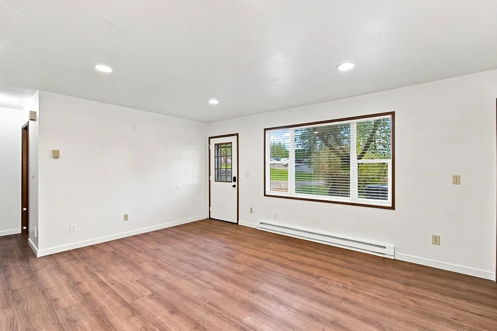 2377 W Fairway Dr — Photo 3