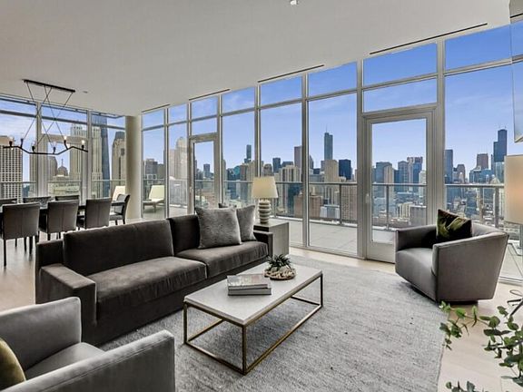2nd image of 1035 N Dearborn St #4002