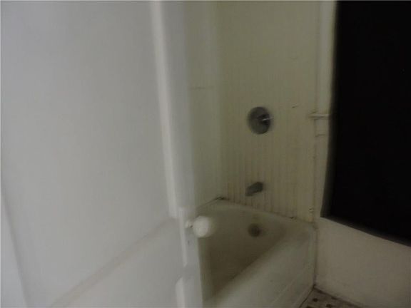5th image of 3722 Jamaica St