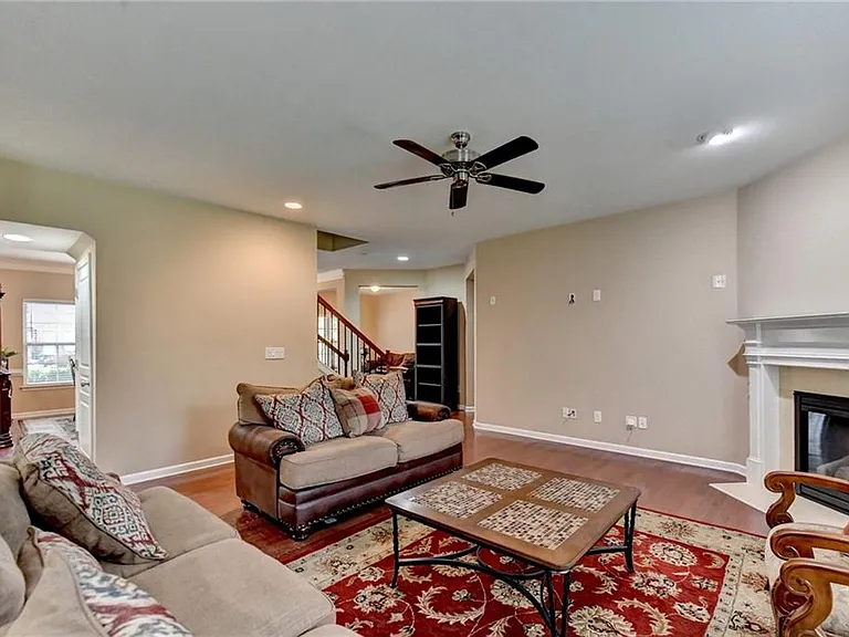 4228 Woods Creek Ln — Photo 23