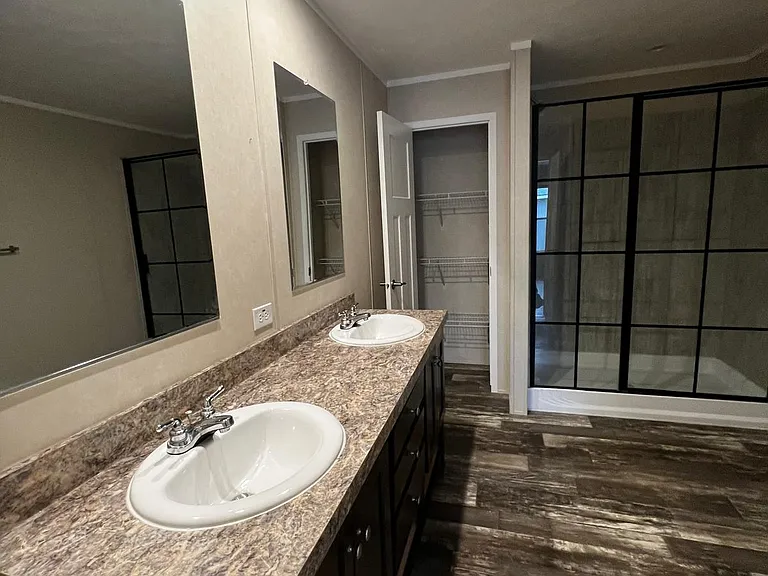 Hillview — Photo 35
