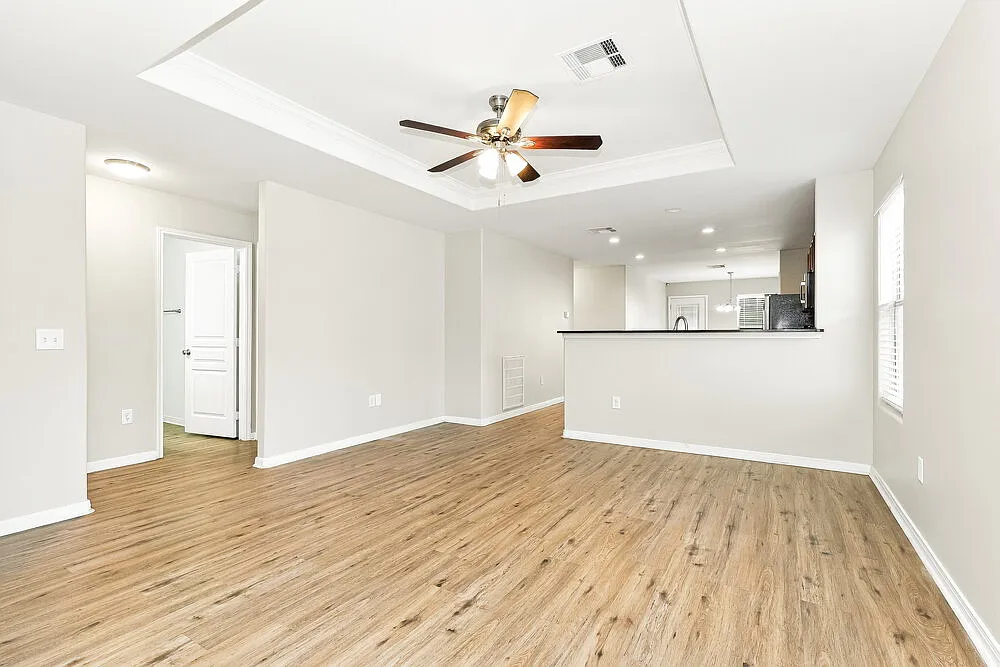 3 bed, 2.0 bath, 1530 sqft, $2,045 — Photo 3