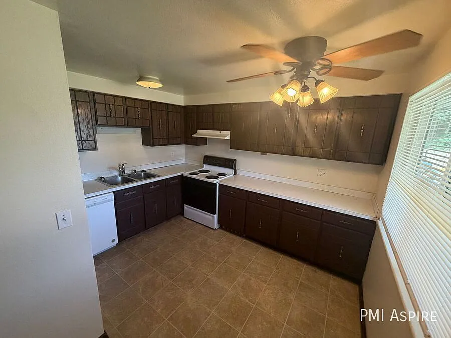 2 Bedroom 1 Bathroom Apartment in Berthoud — Photo 2