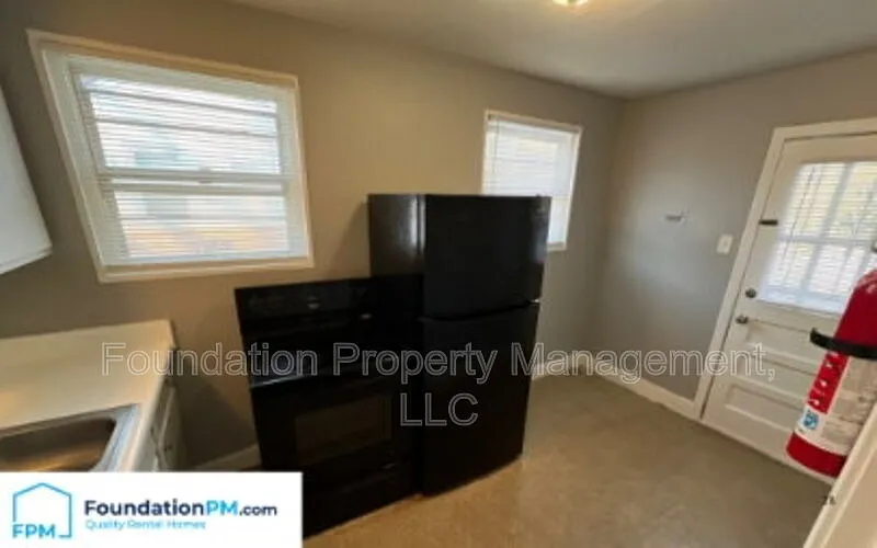 2 bed, 1.0 bath, 875 sqft, $1,050 — Photo 3