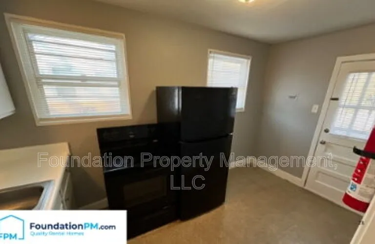 1570 Rebecca St — Photo 3