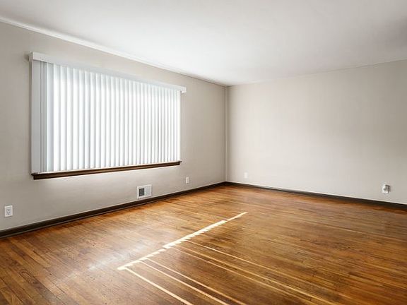 4th image of 2518 N Rockton Ave #2