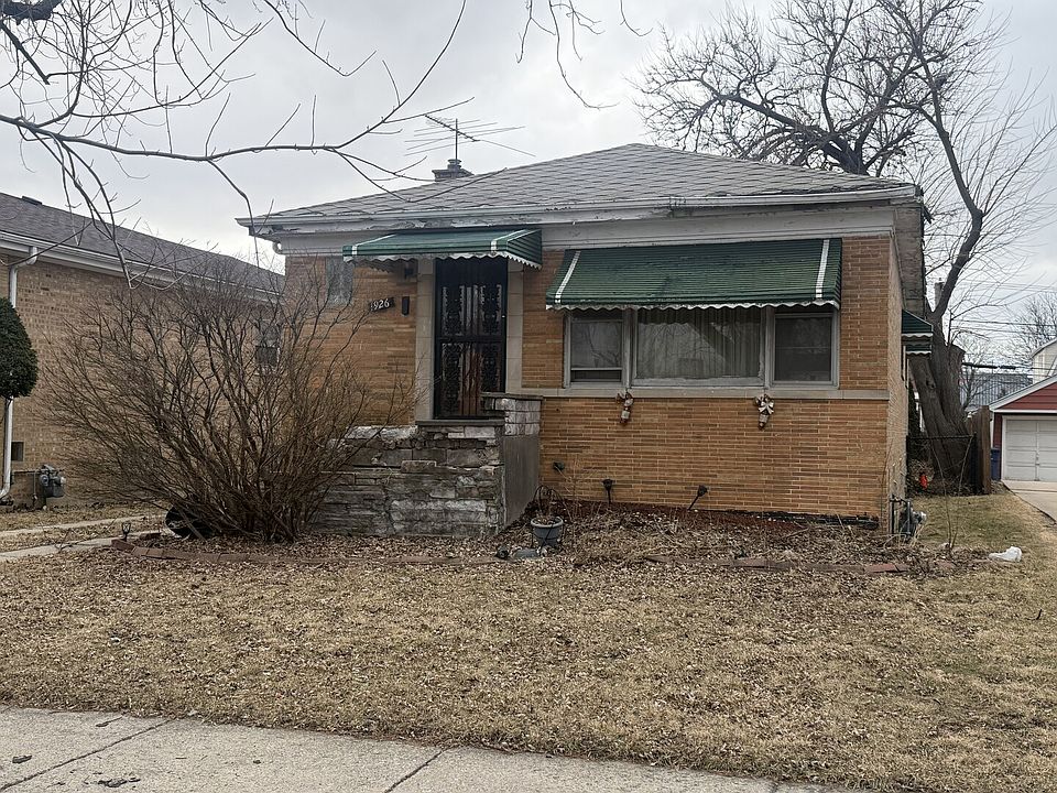 1st image of 1926 S 24th Ave