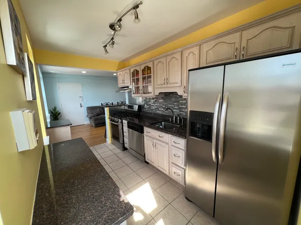 145 Farragut Rd APT 11, South Boston, MA 02127