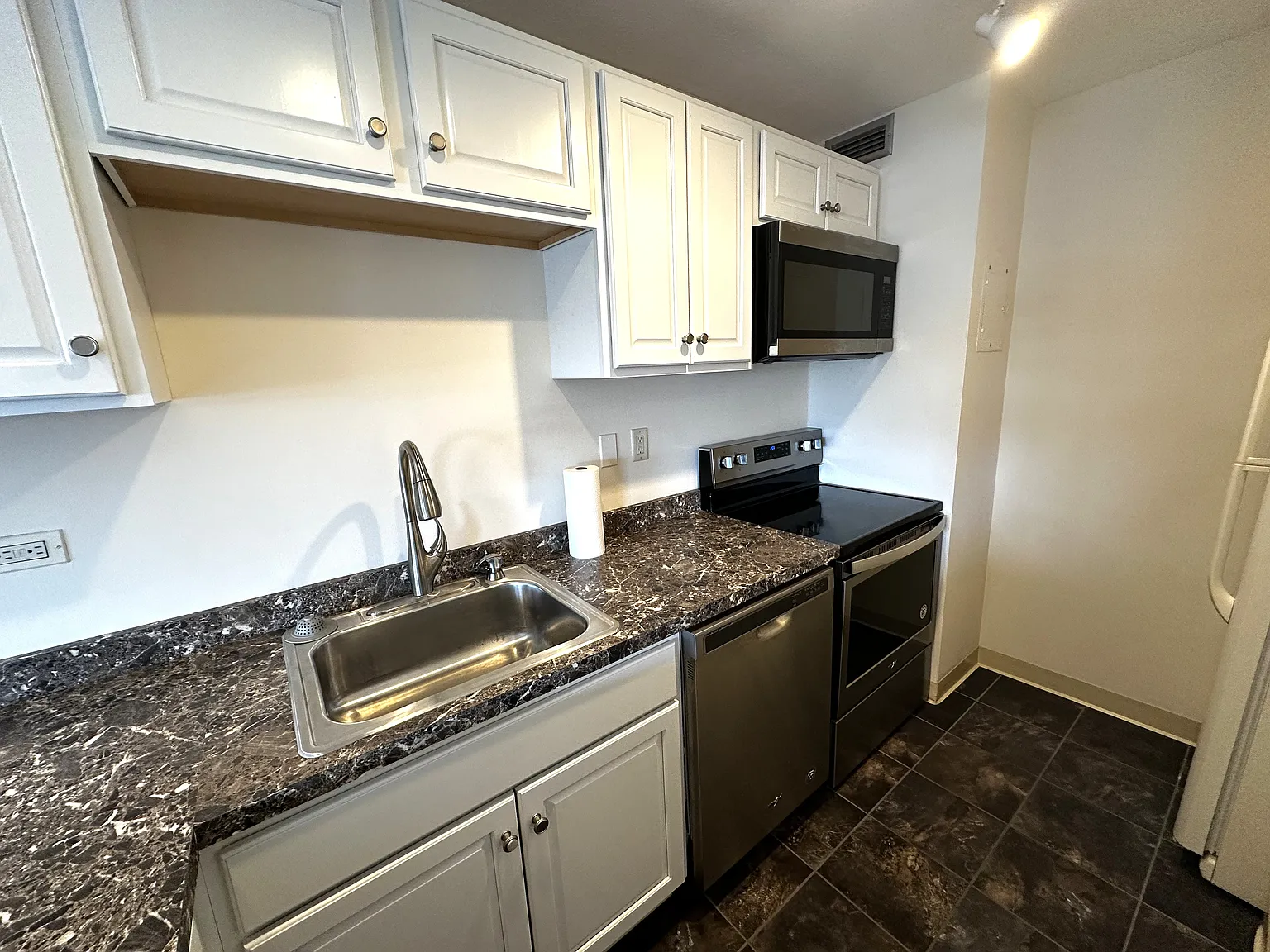 1 bed, 667 sqft, $1,500 — Photo 4