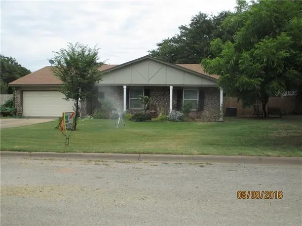 404 Briarwood Dr, Eastland, TX 76448