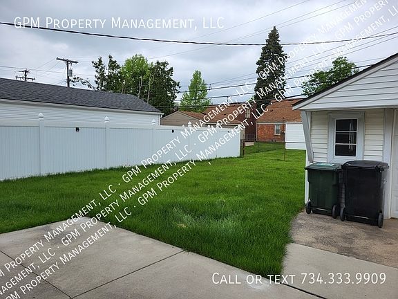 3rd image of 15830 Englewood Ave