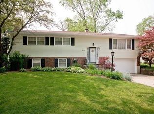 2131 Oxnard Dr, Downers Grove, IL 60516